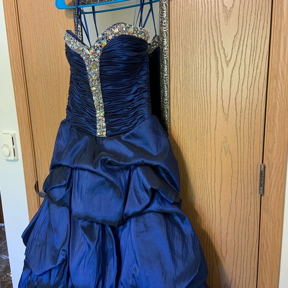 Christopher Henry for Joli Ballgown - Picture 5 of 12